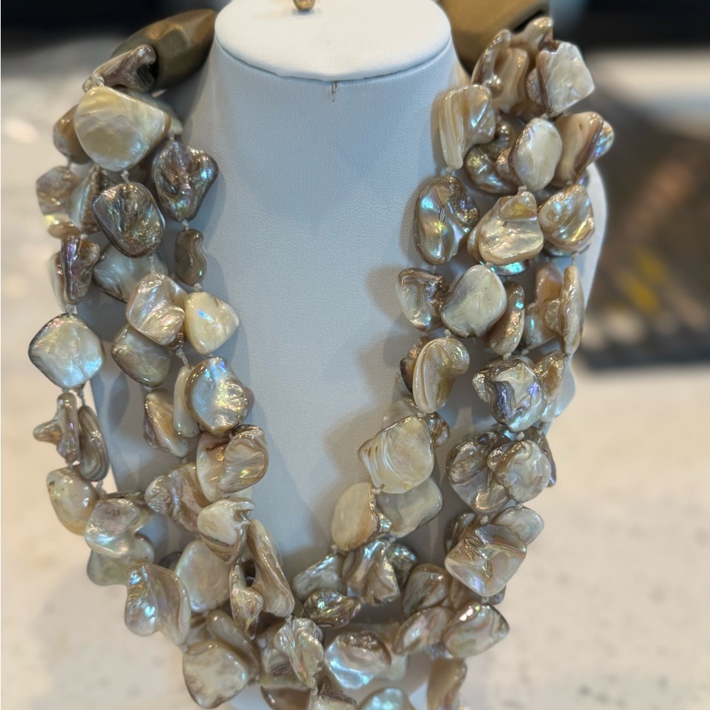Elegant Pearl Cluster Necklace